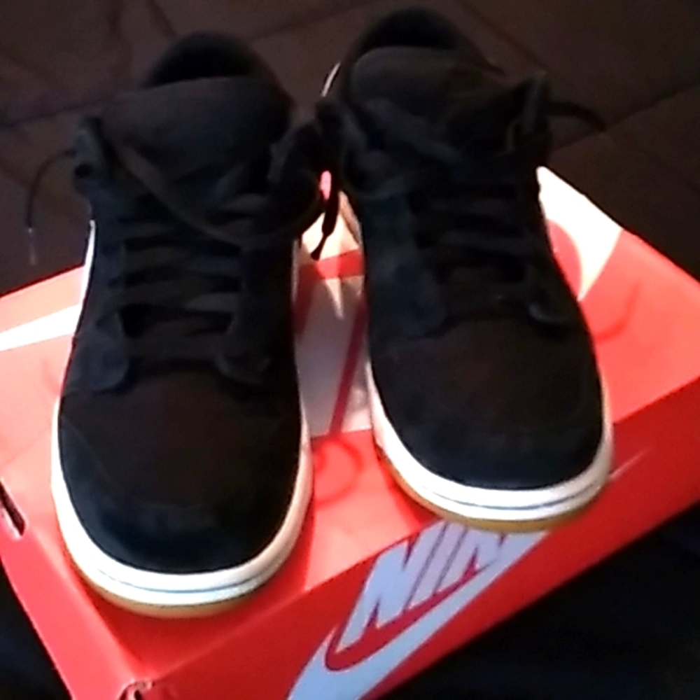 Mens Nike SB Zoom Dunk Low Pro Black - Picture 2 of 13